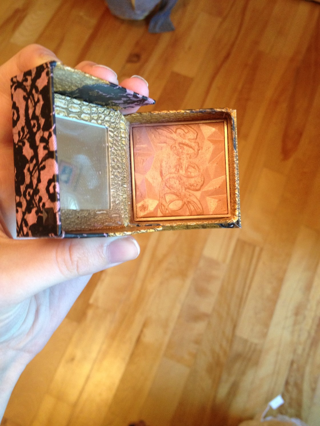 Benefit Boxed Powder in Rockateur