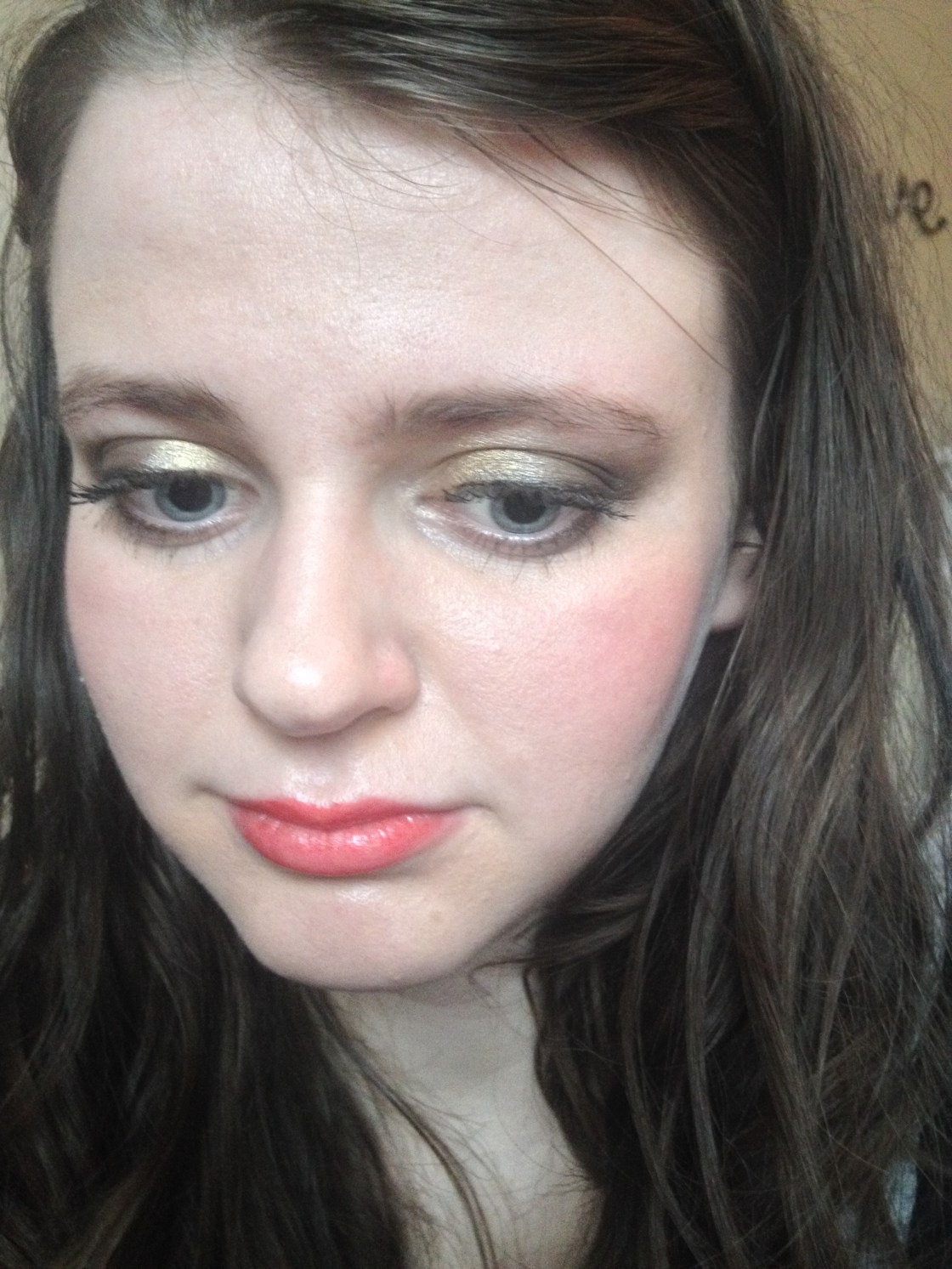 the gold on the lid and the grey in the outer-corner and crease with a little bit of MAC Charcoal Brown in the crease to blend