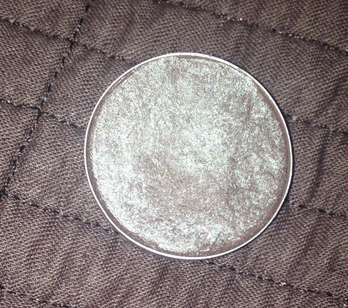 MAC Club eyeshadow in all of its glory
